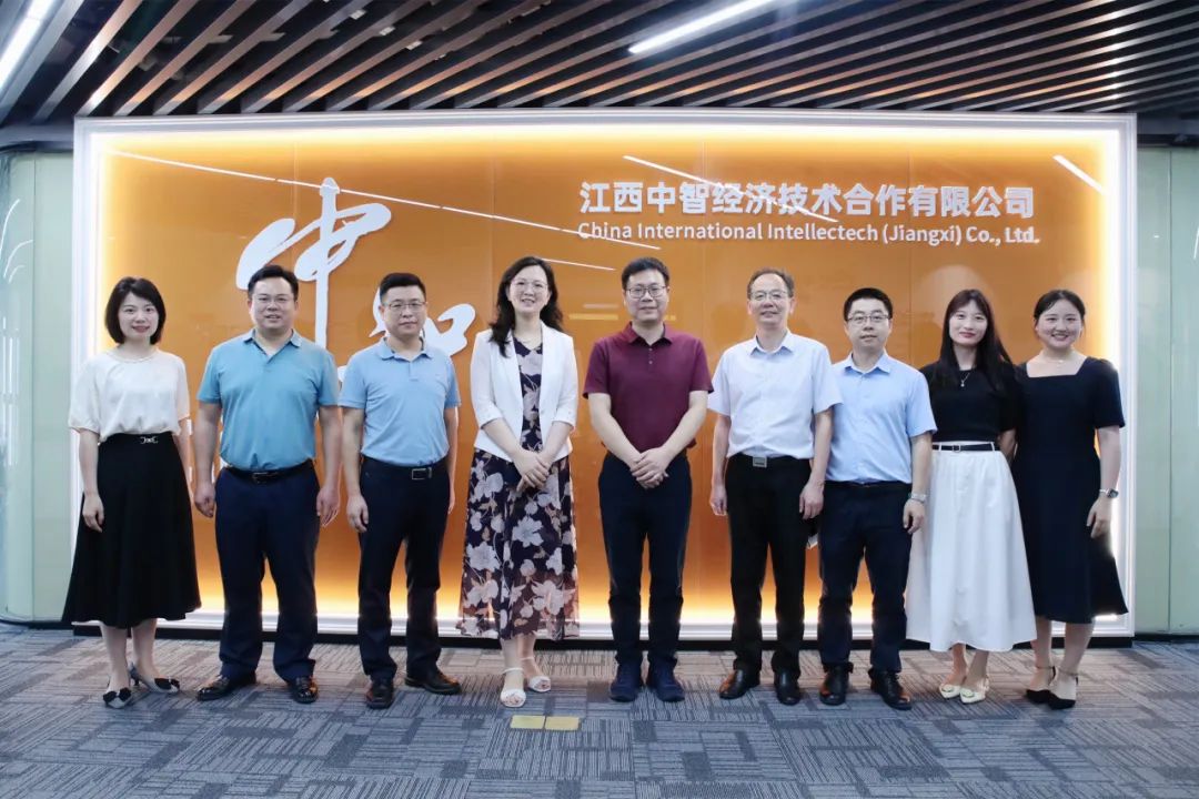 集团理事长吴小平带队访企拓岗促就业