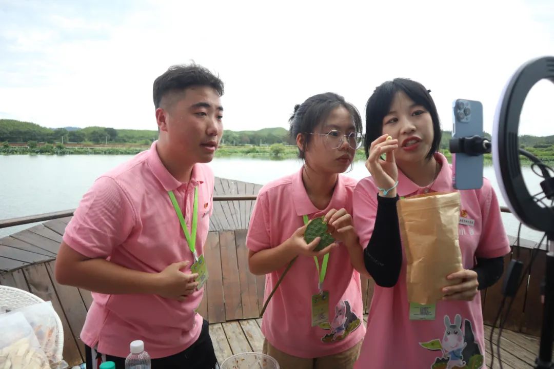 直播带货进乡村，电商发展促振兴
